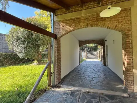 Casa 5 ambientes con 2 baños