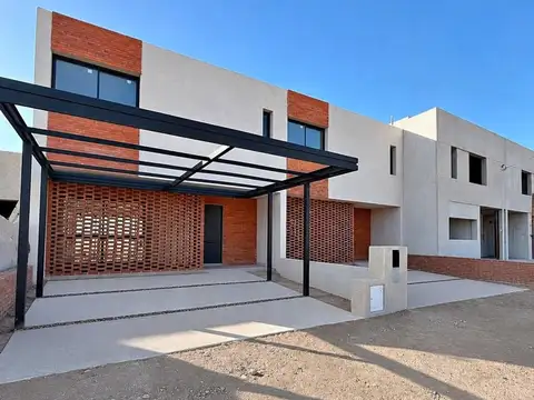 DUPLEX PAMPAS MANANTIALES 3 DORMITORIOS 3 BAÑOS PATIO AMPLIO