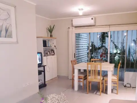 IMPECABLE DEPARTAMENTO - AMBIENTE ÚNICO-  PLANTA BAJA CON PATIO.- APTO CREDITO