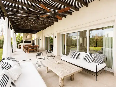 Casa en Venta con 1 cochera