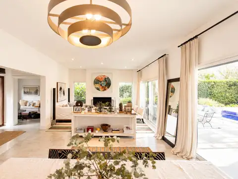 Casa 7 ambientes con 4 baños