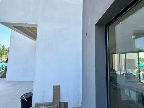 Casa en Venta en Pilar Del Este - Santa Sofia, USD 233.000