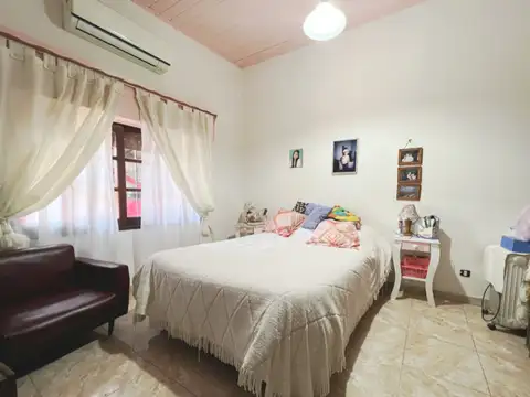 OPORTUNIDAD CASA DE 3AMB.C/COCHERA.FONDO LIBRE.