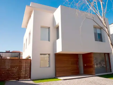 Casa  en Alquiler en Punta Chica Village, San Fernando, G.B.A. Zona Norte