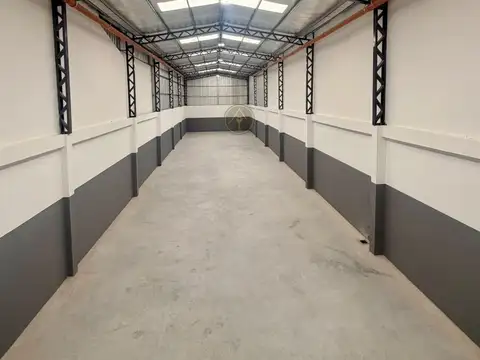 Amplio Galpón en Alquiler en San Andres +400 metros