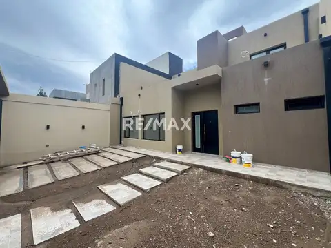 Casa en Venta en Neuquen, USD 345.000