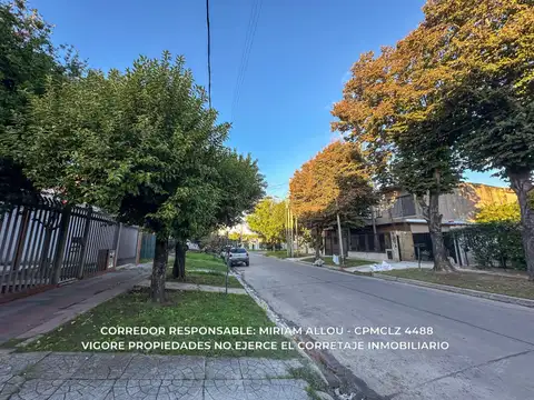 Casa 6 ambientes con 2 baños