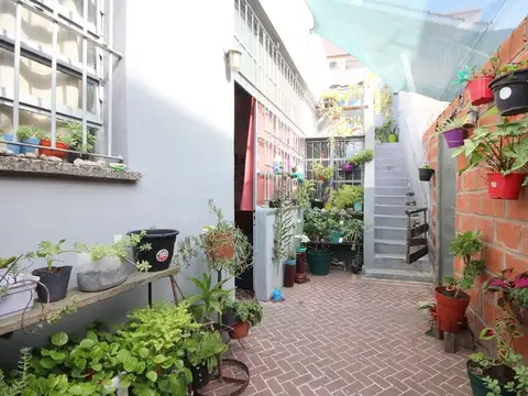 VENTA CASA 4 AMBIENTES PATIO Y COCHERA  LANUS O.