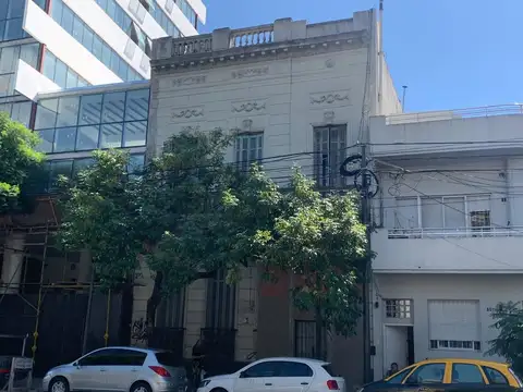 Casa Estilo Francés 678m² - Gran Lote Propio