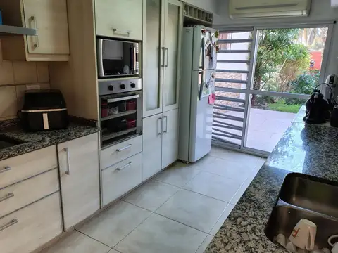 Casa 4 ambientes con 3 baños