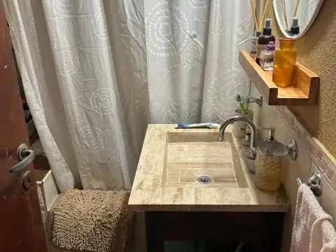 Casa en venta - 2 Dormitorios 1 Baño - 330mts2 - La Plata