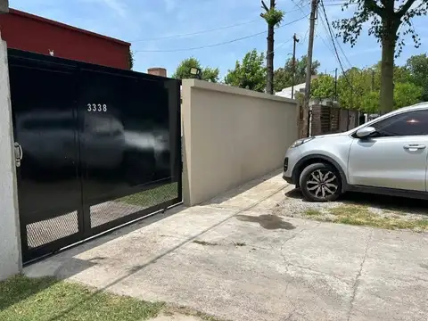 Casa en venta - 2 Dormitorios 1 Baño - 330mts2 - La Plata