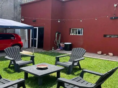 Casa en venta - 2 Dormitorios 1 Baño - 330mts2 - La Plata