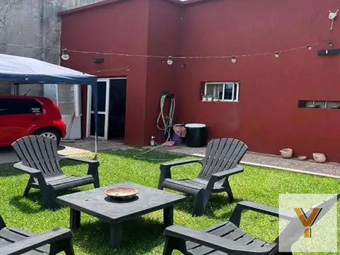 Casa en venta - 2 Dormitorios 1 Baño - 330mts2 - La Plata