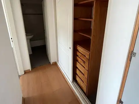 DEPTO DOS AMBIENTES, MUY BUENA UBICACION - C/COCHERA
