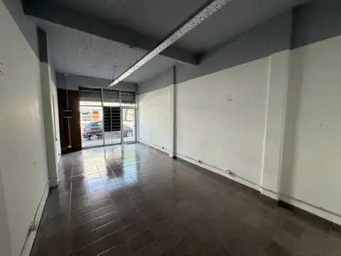 Local sobre Avenida