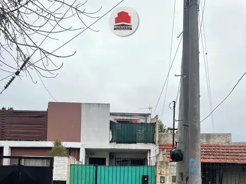 Depto Tipo Casa 2 ambientes con 1 baño