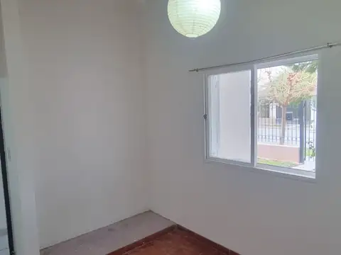 Casa 6 ambientes con 1 baño