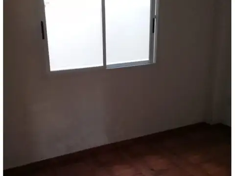 Depto 3 amb. c amplio patio (V. Cardozo 2000- Lomas del Mira