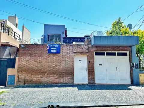 CASA 5 AMBIENTES CON PISCINA Y QUINCHO