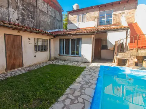 CASA EN VENTA EN MARTINEZ C/PILETA SOBRE LOTE PROP