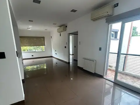 PH EN ALQUILER CALLE 49 Y 26  LA PLATA