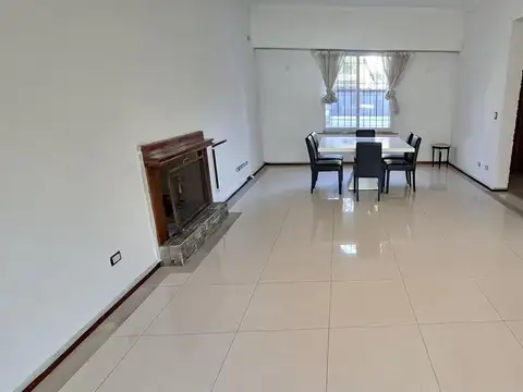 Casa 4 ambientes con 3 baños