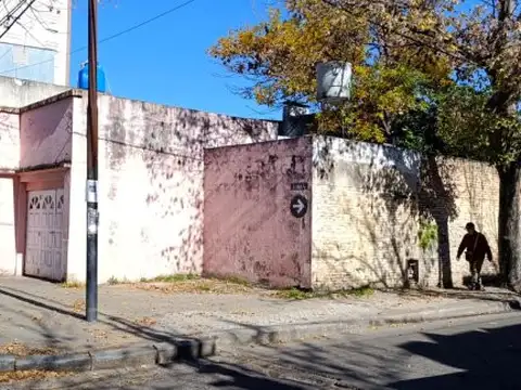CASA TODO BAJOS CON PATIO PARA RECICLAR