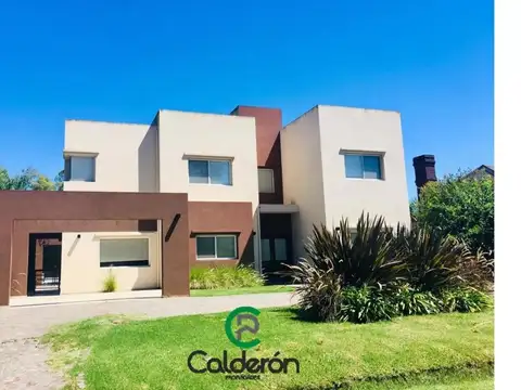 Casa  en Venta Country Campos de Álvarez 