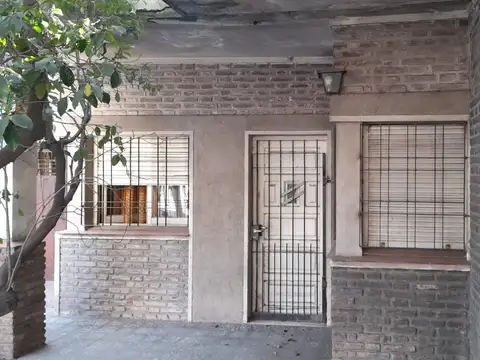 CASA  4 AMBIENTES CON LOCAL