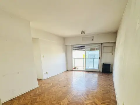 Venta departamento 3 ambientes en Palermo Soho. Al frente con balcón. Piso alto. Amplio. Muy Luminoso.