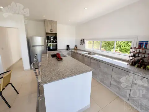 Casa en Venta con 5 cocheras