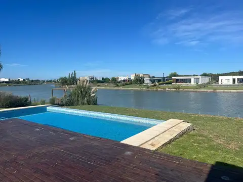 Casa 5 ambientes con 3 baños