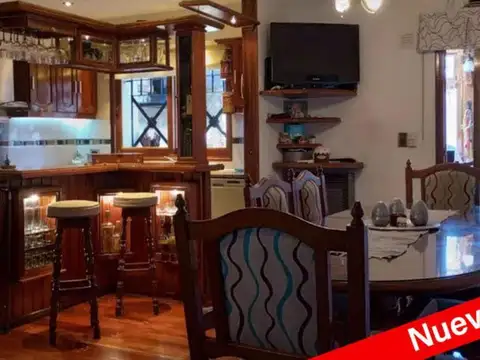 Casa en Venta con 2 cocheras