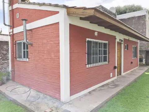 Departamento Tipo Casa de 2 Ambientes en Alquiler, excelente ubicacion de Quilmes Oeste !!!