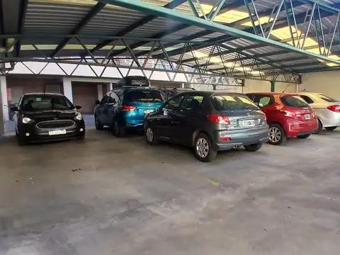 VENTA – Cochera cubierta en Edificio Bauen - Centro, Rosario.