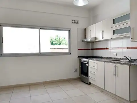 San Jose 900, Piso 1