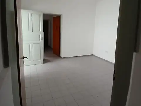 Casa 5 ambientes con 1 baño