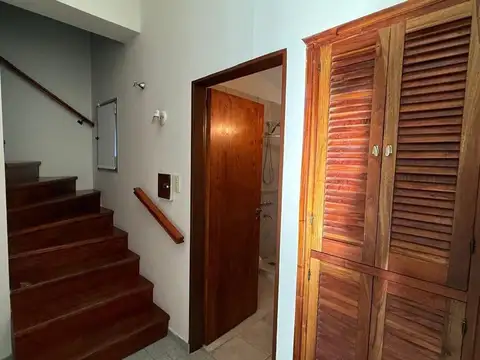 Casa en Alquiler con 1 cochera