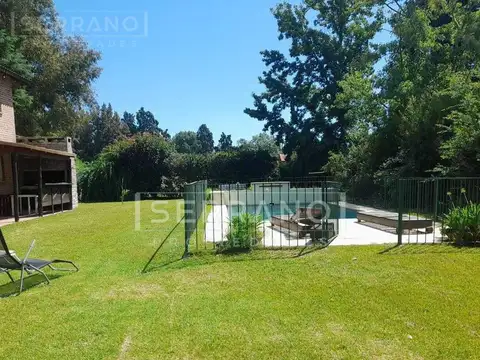 Casa 8 ambientes con 3 baños