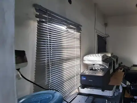 Pte, Peron al 4300 PROPIEDAD CON ZONIFICACION INDUSTRIAL CASTELAR 180 METROS