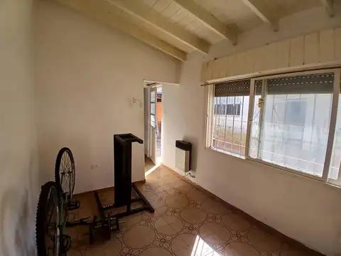 Casa - Terreno - Venta - 6 ambientes - Patio - Parrilla - Ideal desarrollador