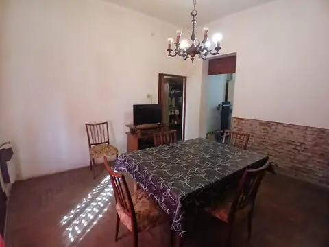 Casa - Terreno - Venta - 6 ambientes - Patio - Parrilla - Ideal desarrollador