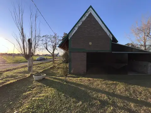 Casa 6 ambientes con 2 baños