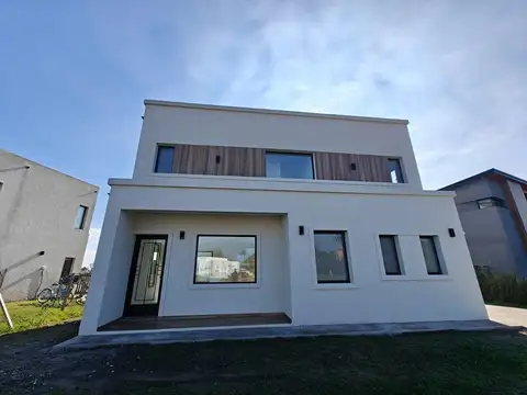 Casa en venta dos plantas Pilar del Este Santa Elisa