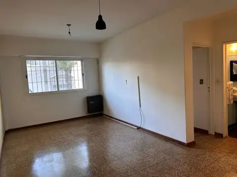VENTA DPTO 2 AMB PB PATIO COCHERA CUB OLIVOS