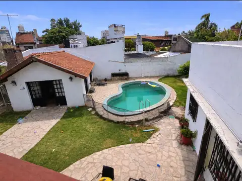 Haedo | Importante Casa de 288 m² | Lote 611 m² | Pileta, Jardín y Quincho