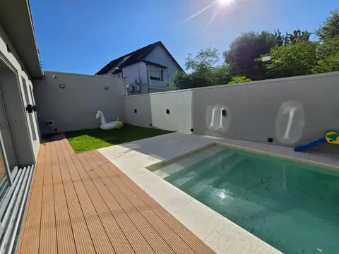 Casa en Venta con 2 cocheras