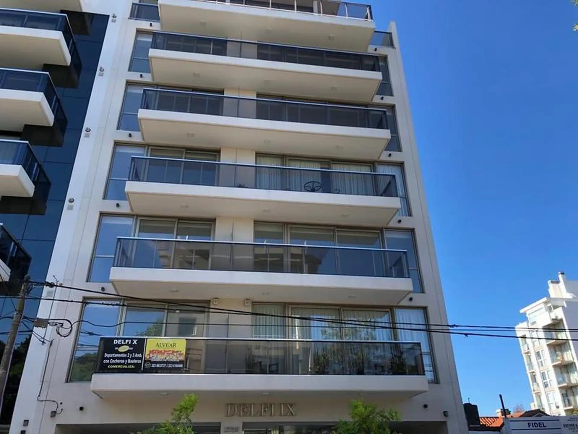 Excelente departamento semi piso de 3 ambientes al frente con doble cochera y baulera