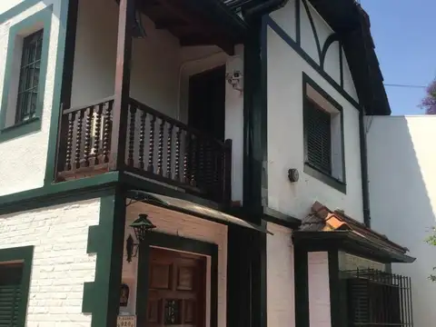 Casa en venta - 3 Dormitorios 3 Baños - Cochera - 381Mts2 - Vicente López